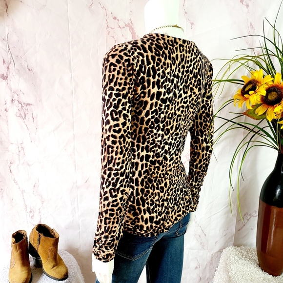 Elie Tahari Leopard Print Pullover Cinch Front V Neck Top - Picture 5 of 7